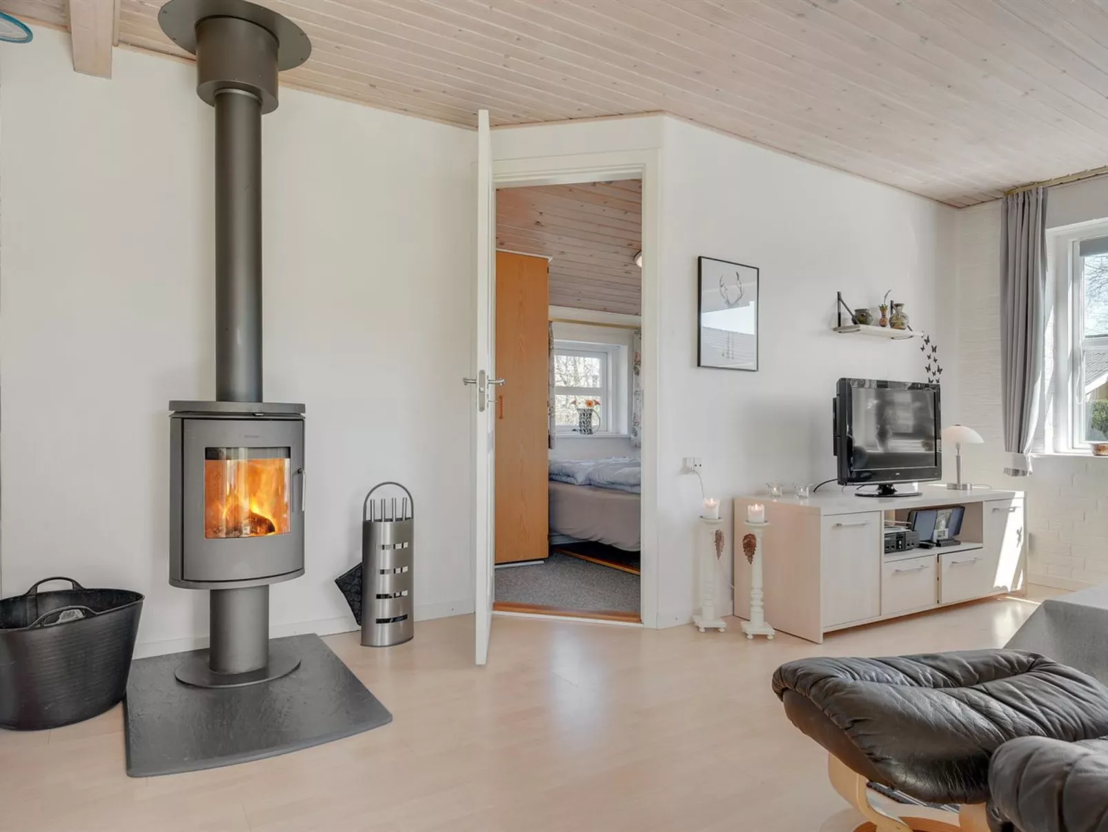 "Skak" - 100m from the sea-Inside