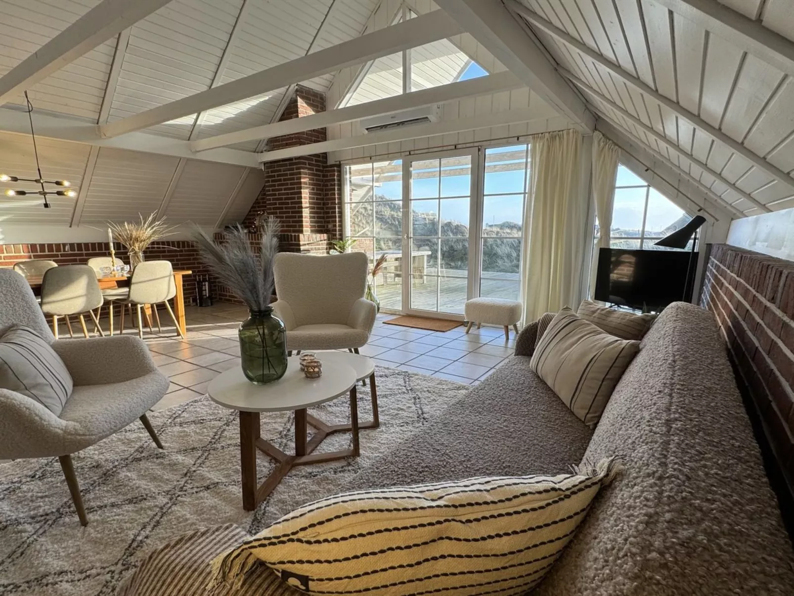 "Edvard" - 400m from the sea-Inside