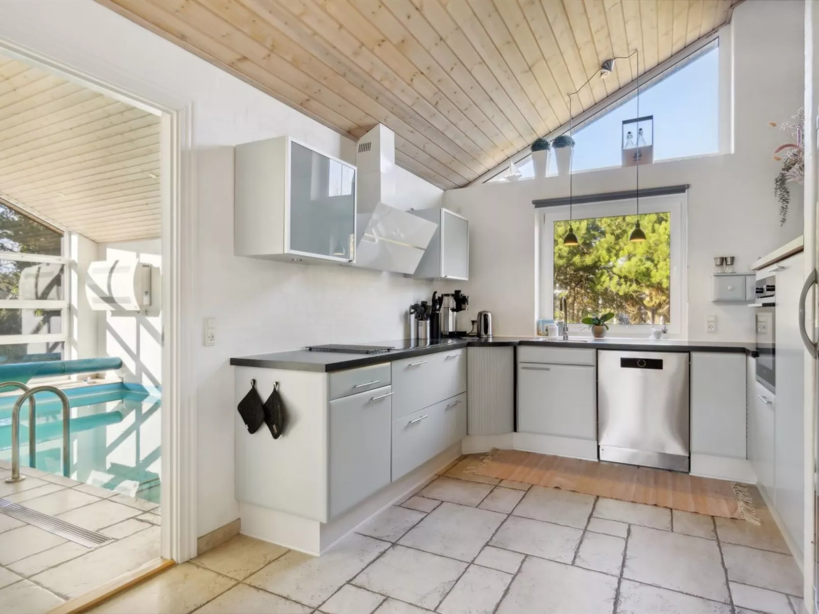"Ehlin" - 150m from the sea-Inside