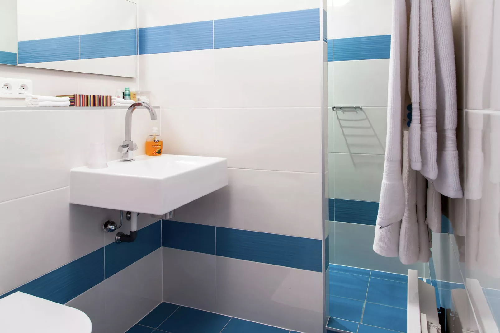 Villa le Mareret-Bathroom