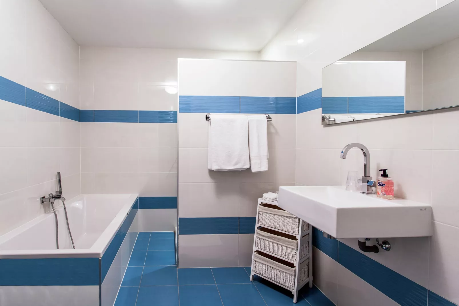 Villa le Mareret-Bathroom