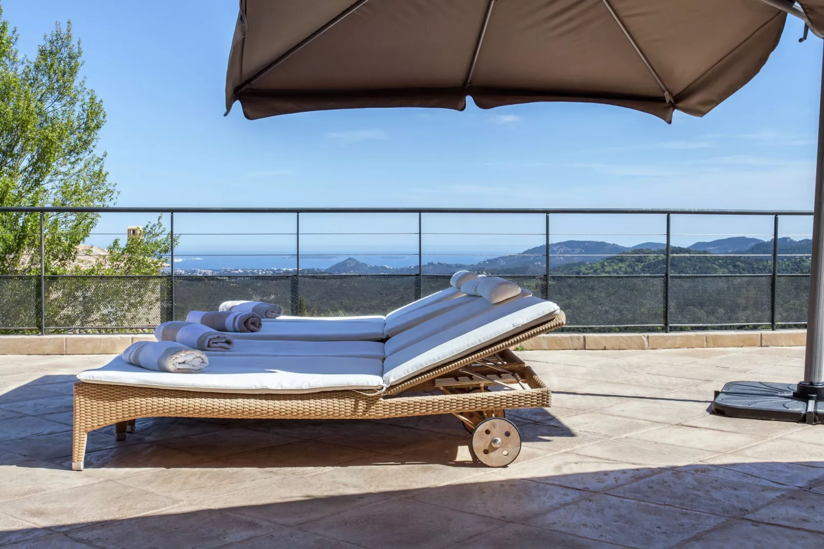 Villa le Mareret-Terrace balcony
