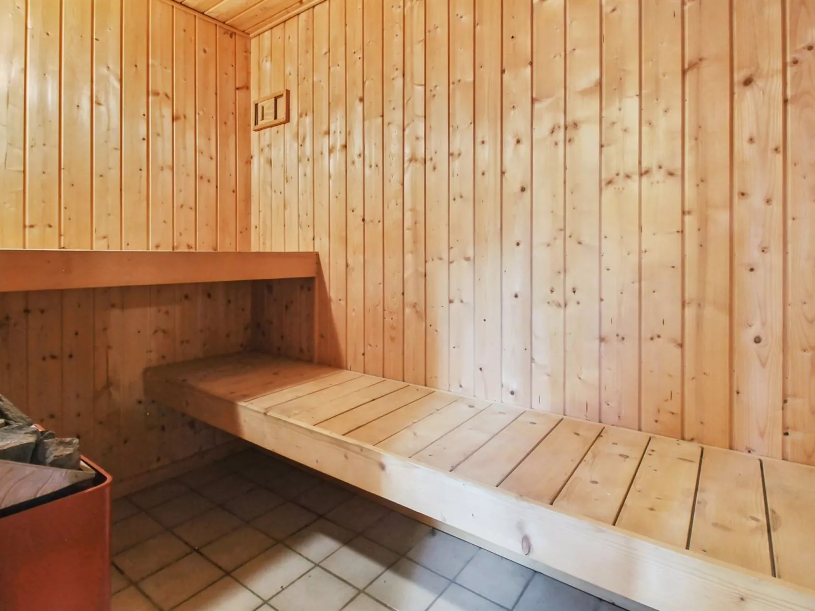 "Arnold" - 3.3km from the sea-Inside