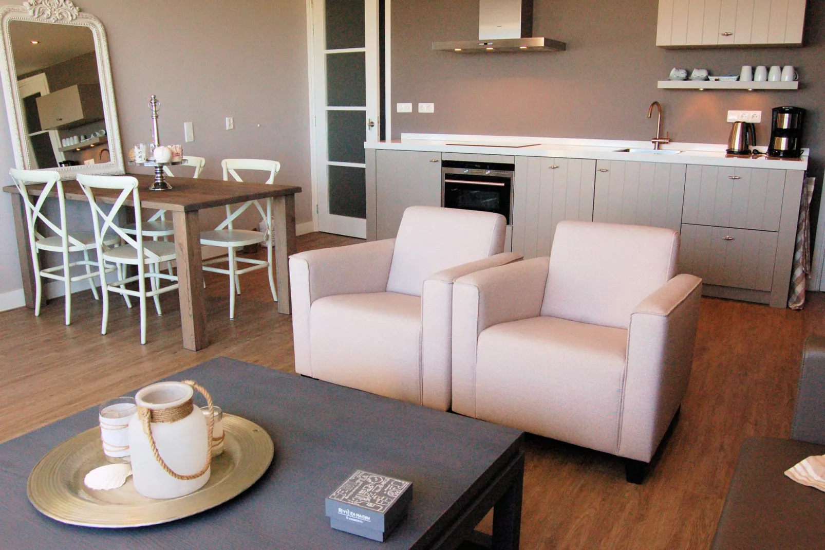 Zeearend Boulevard-Dining room