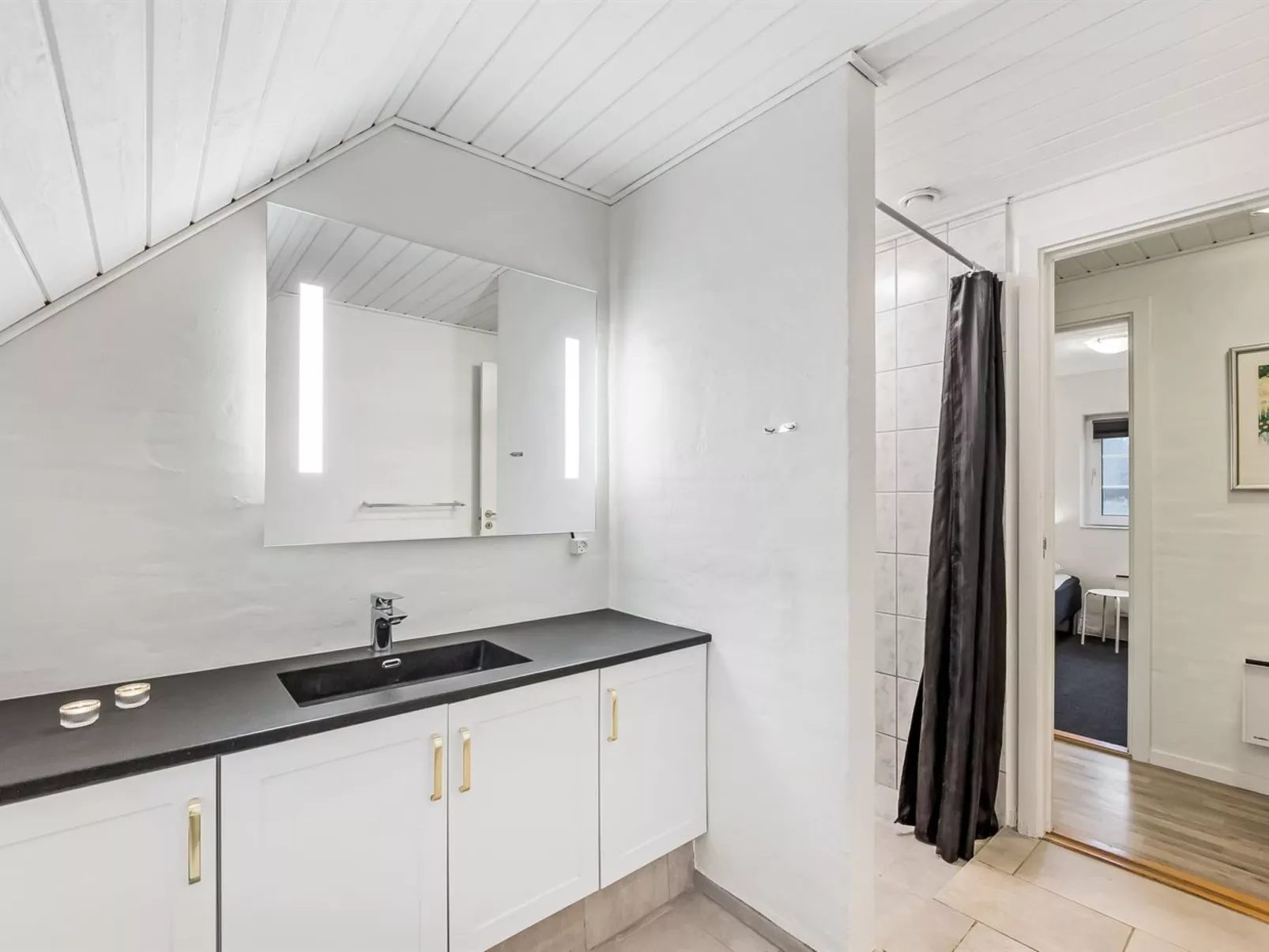 "Aane" - 1.8km from the sea-Inside