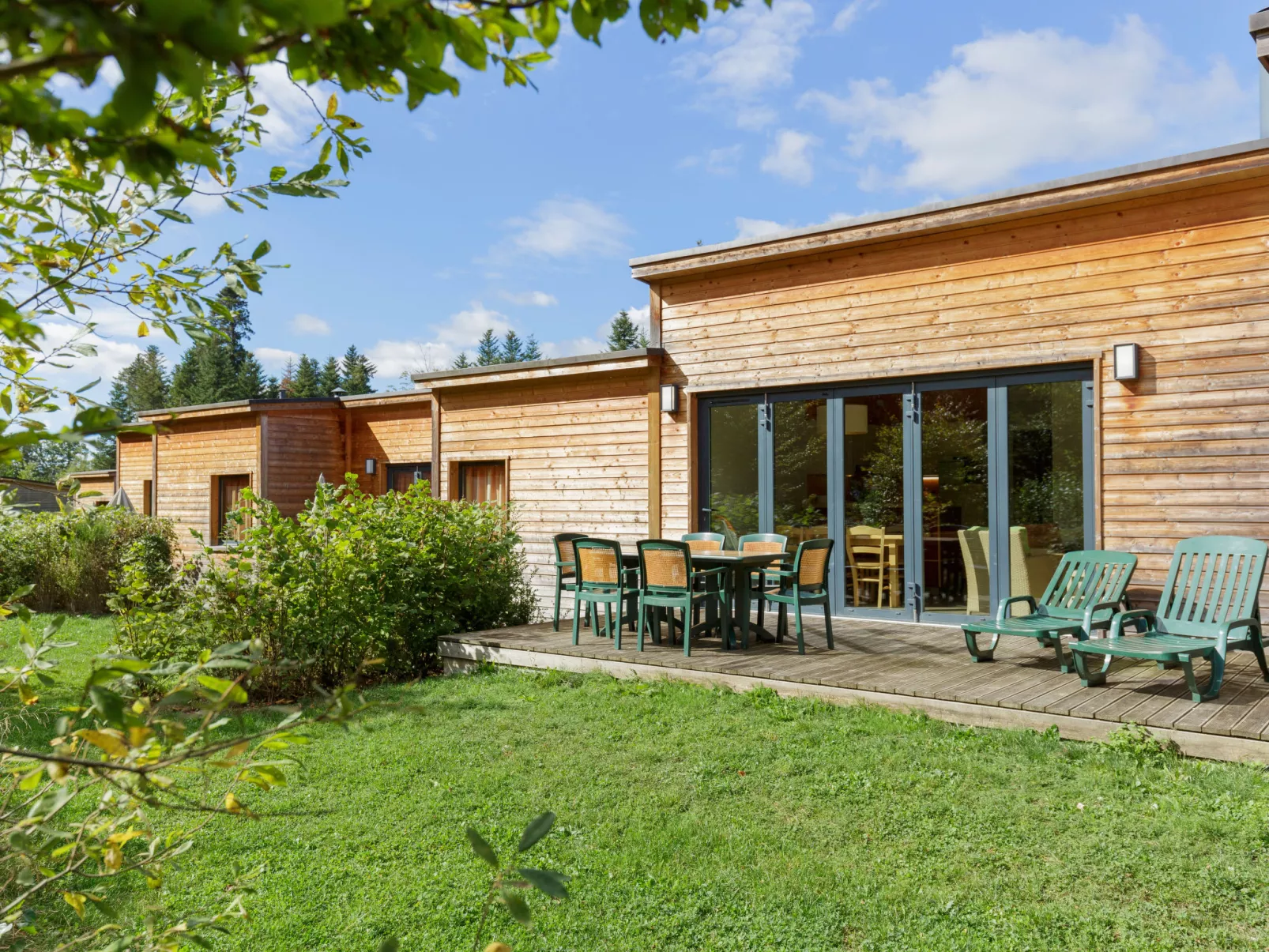 Cottage Comfort-Outside