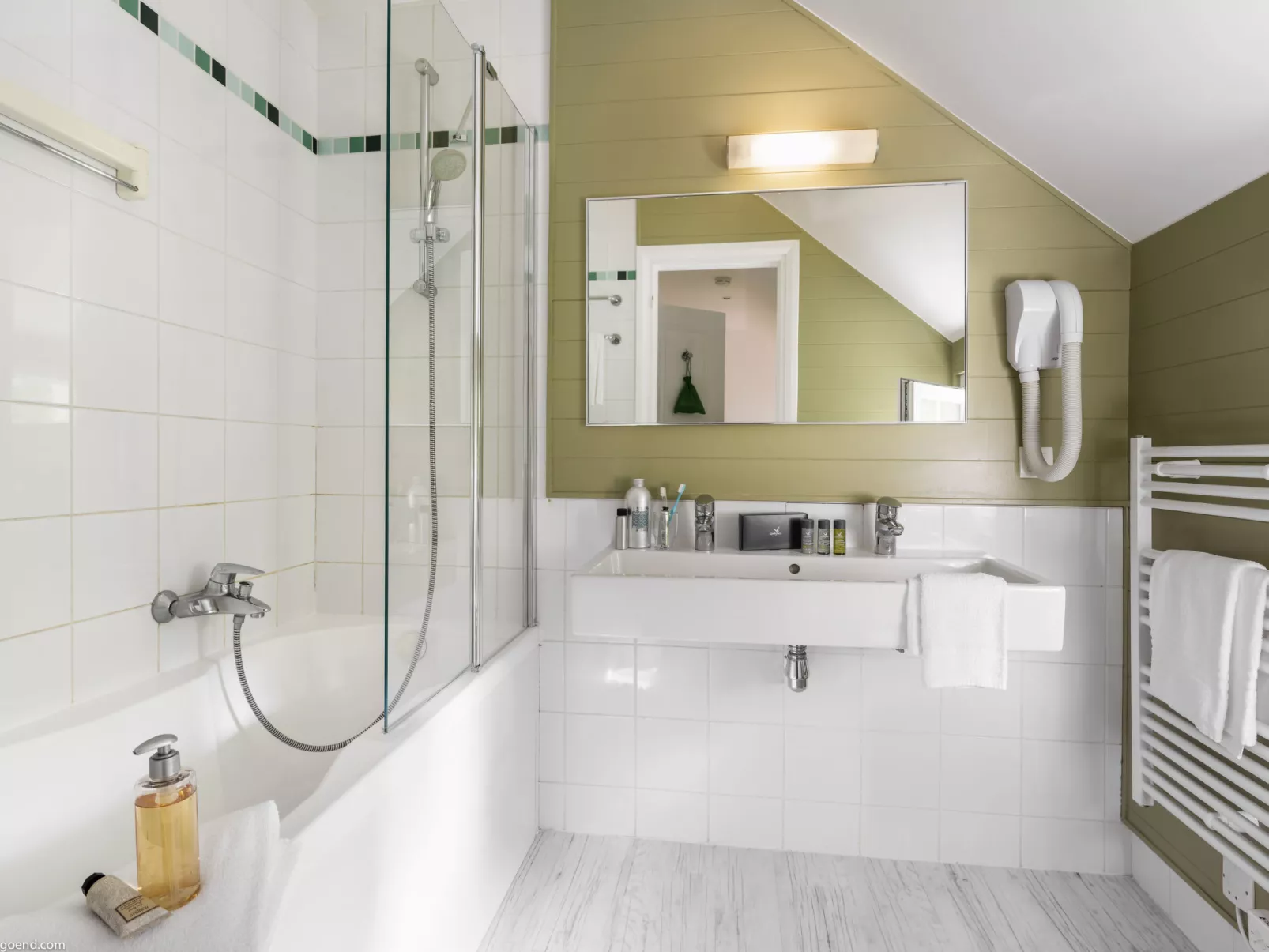 Lakeside Cottage Premium-Inside