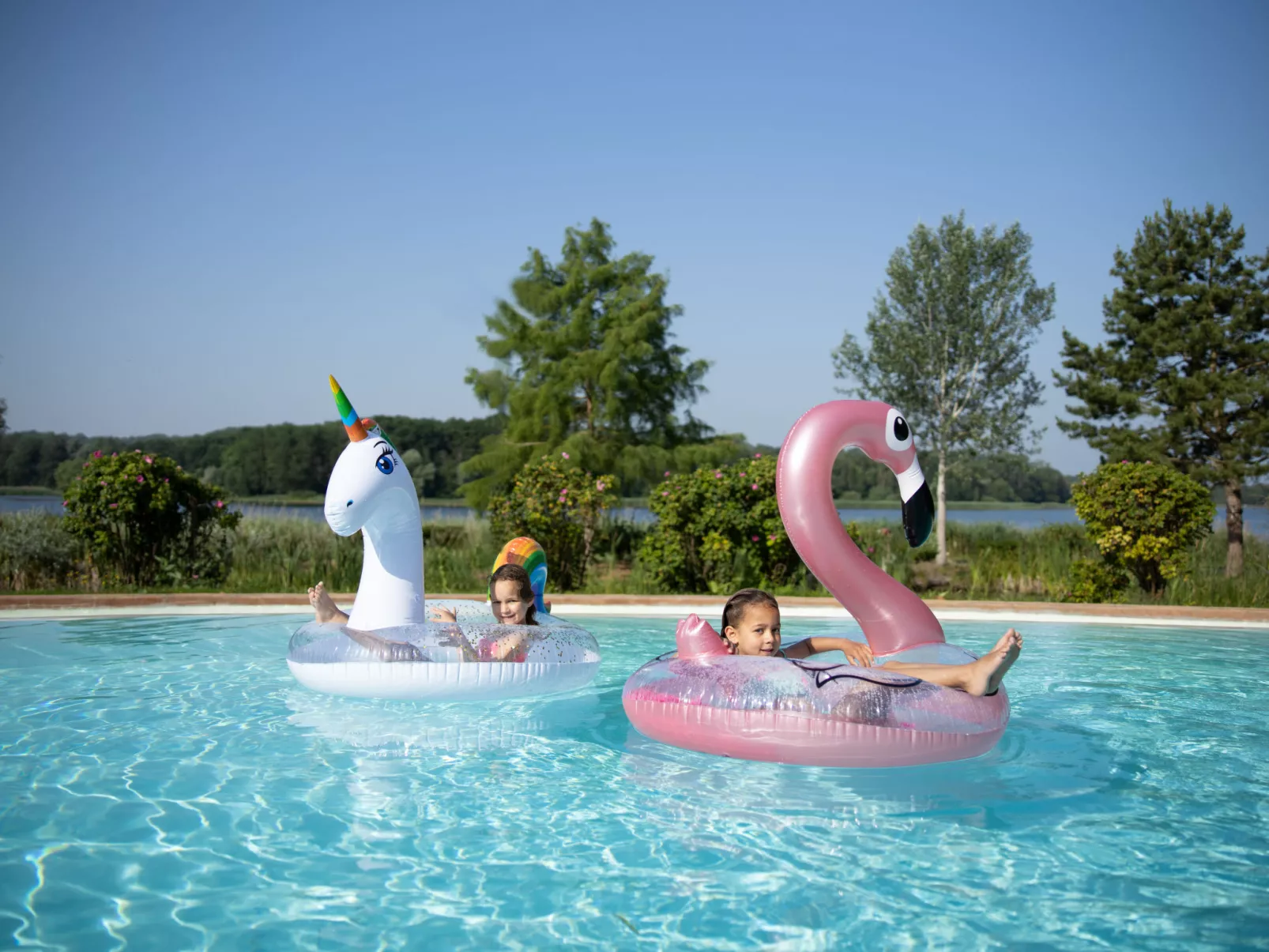 Lakeside Cottage Premium-Outside