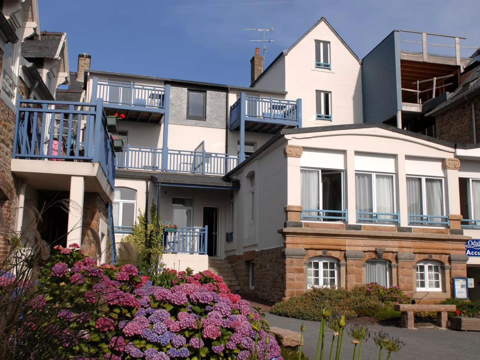 Residence les Bains-Outside