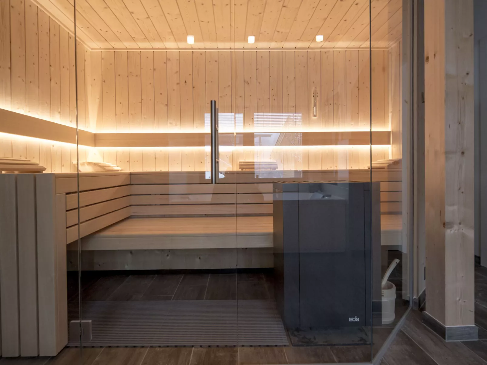 Superior #13 Sauna&Sprudelwanne innen-Inside