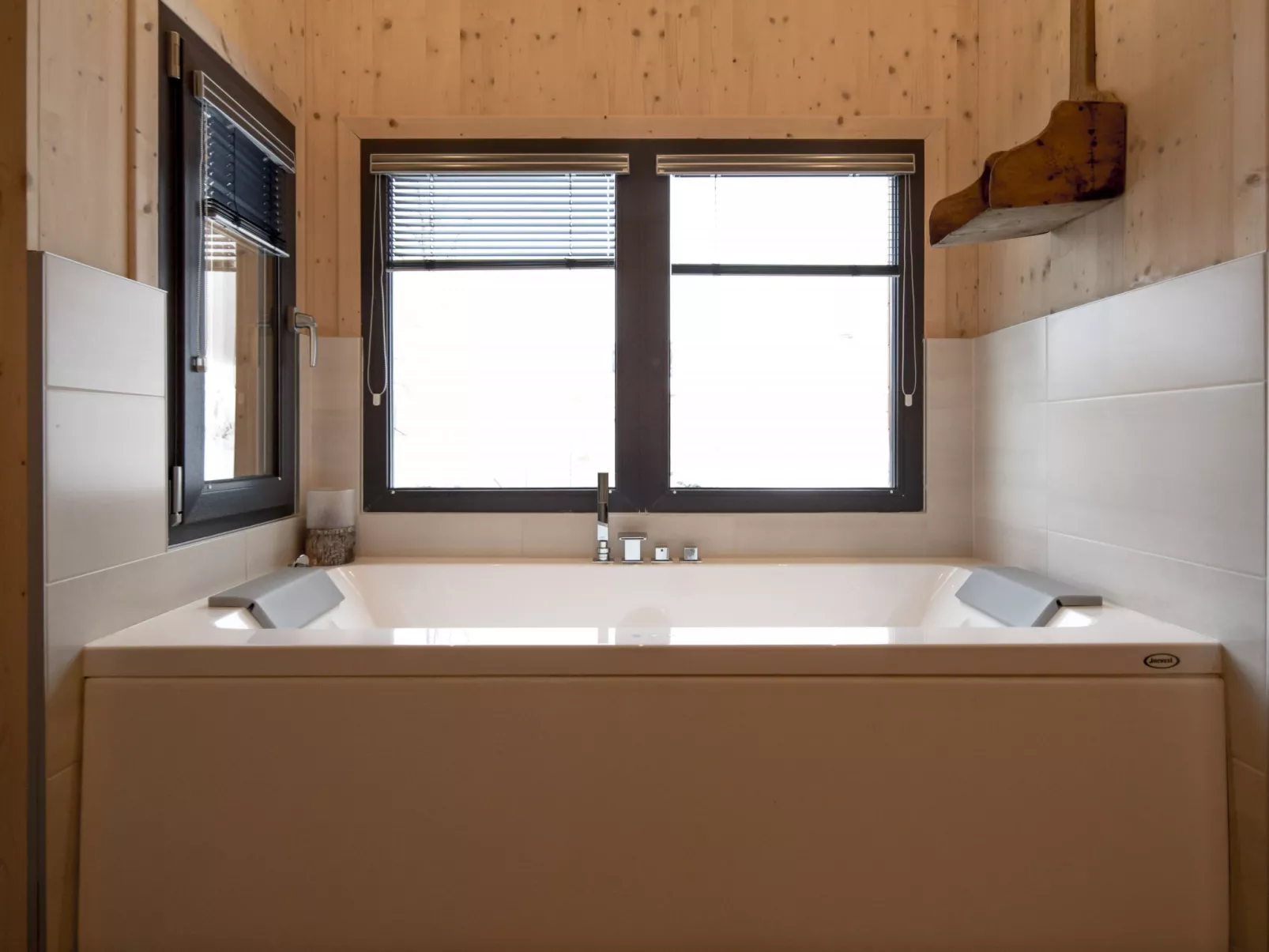 Superior #13 Sauna&Sprudelwanne innen-Inside
