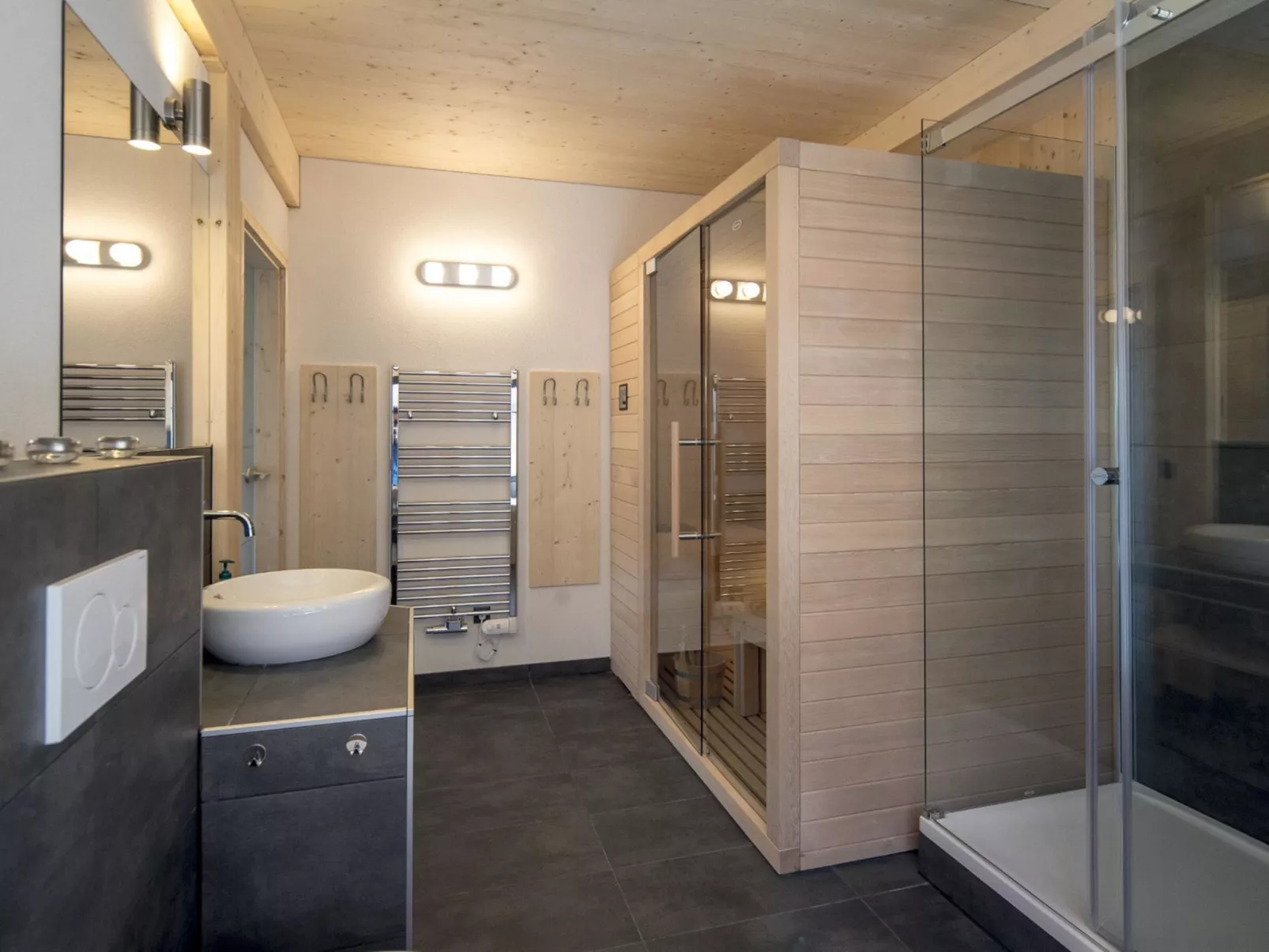 Superior #11 IR-Sauna&Sprudelwanne innen-Inside