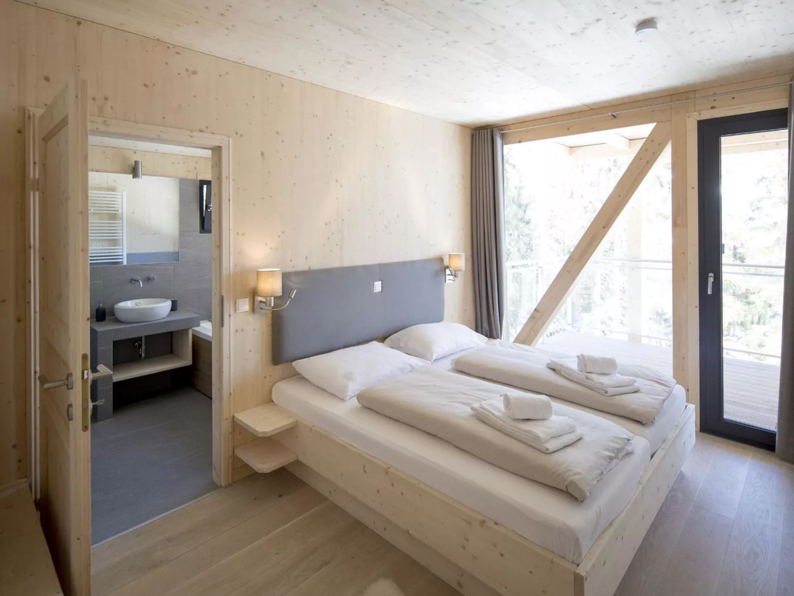 Superior #11 IR-Sauna&Sprudelwanne innen-Inside