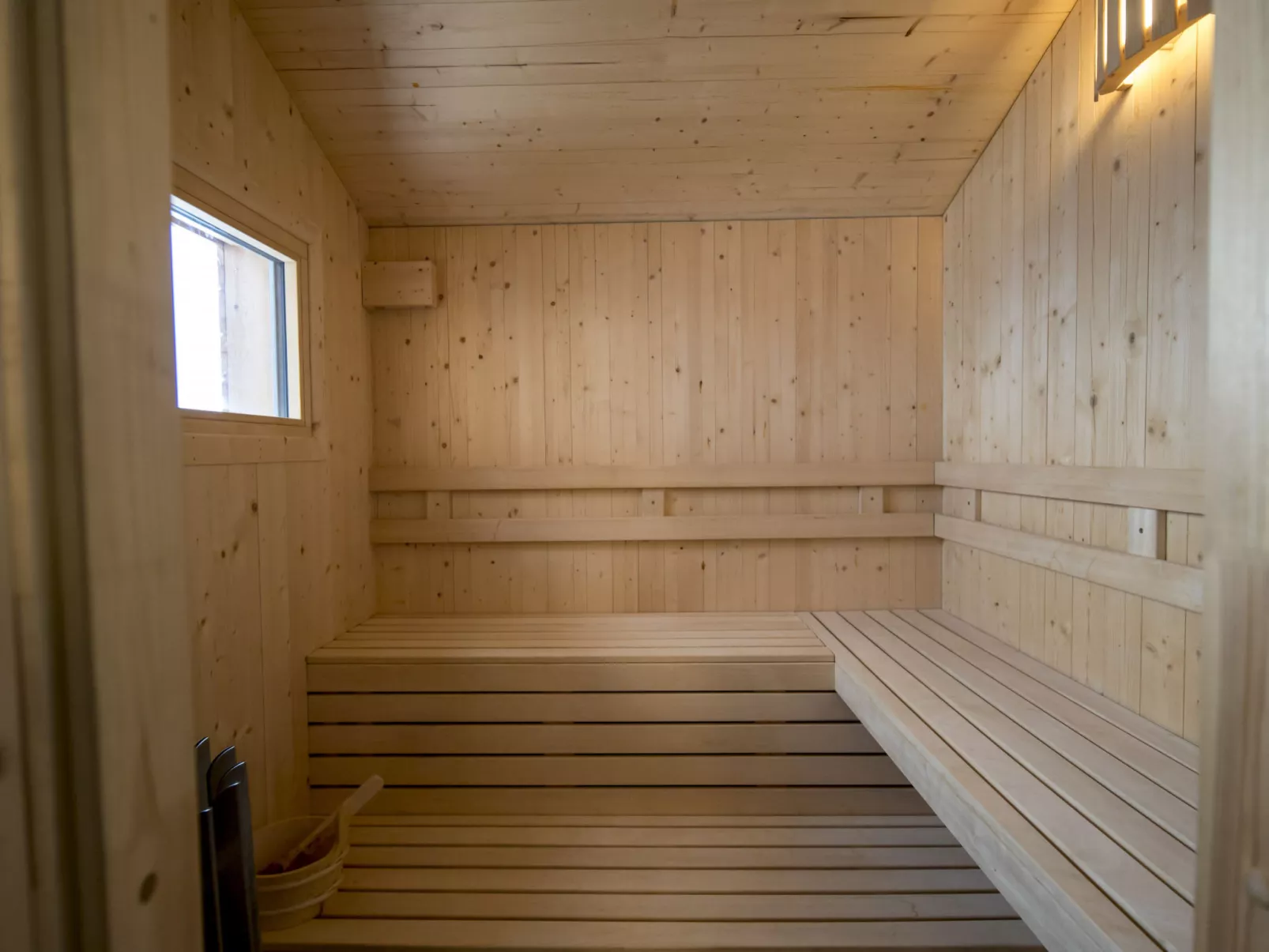 Premium #07 Sauna&Sprudelbad aussen-Inside