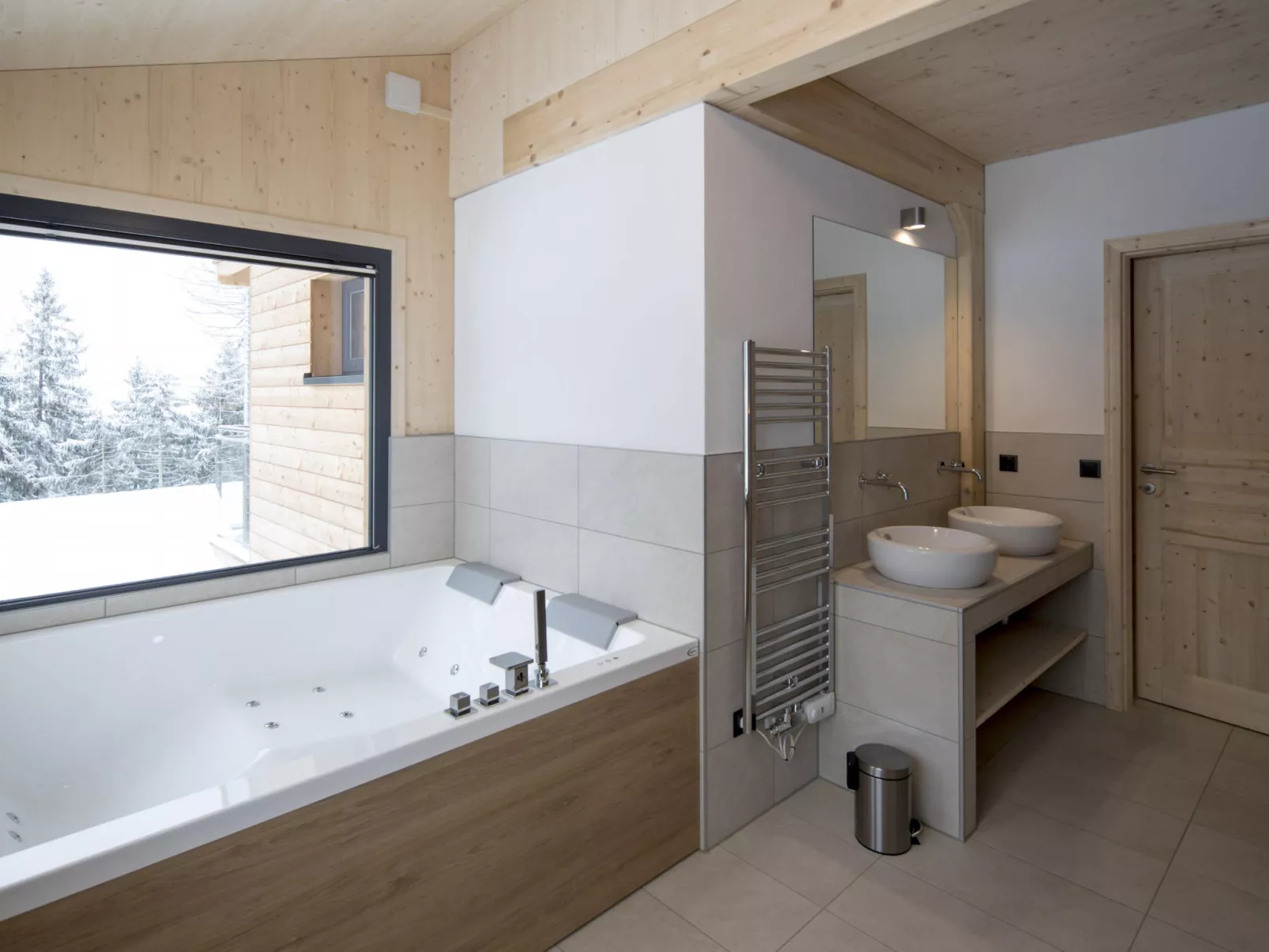 Superior #04 Sauna&Sprudelwanne innen-Inside