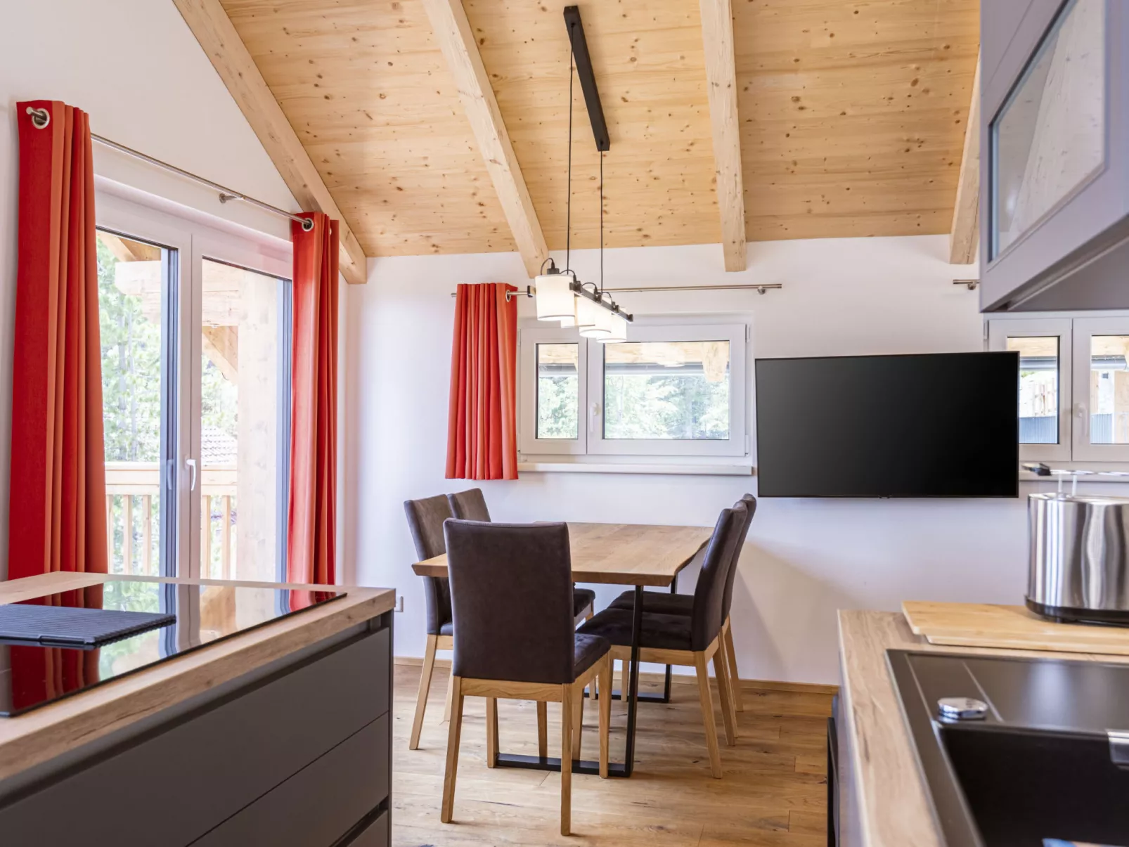 Für bis zu 8 Personen + Hot Tub-Inside
