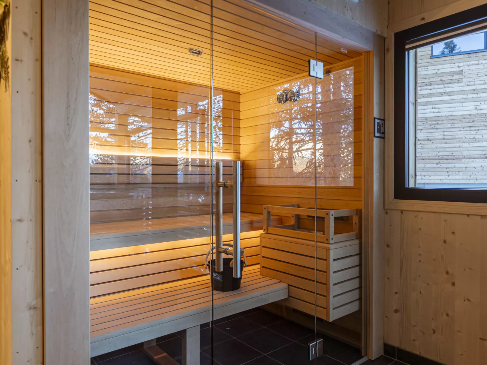 Superior # 4 mit Sauna & Hot Tub-Inside