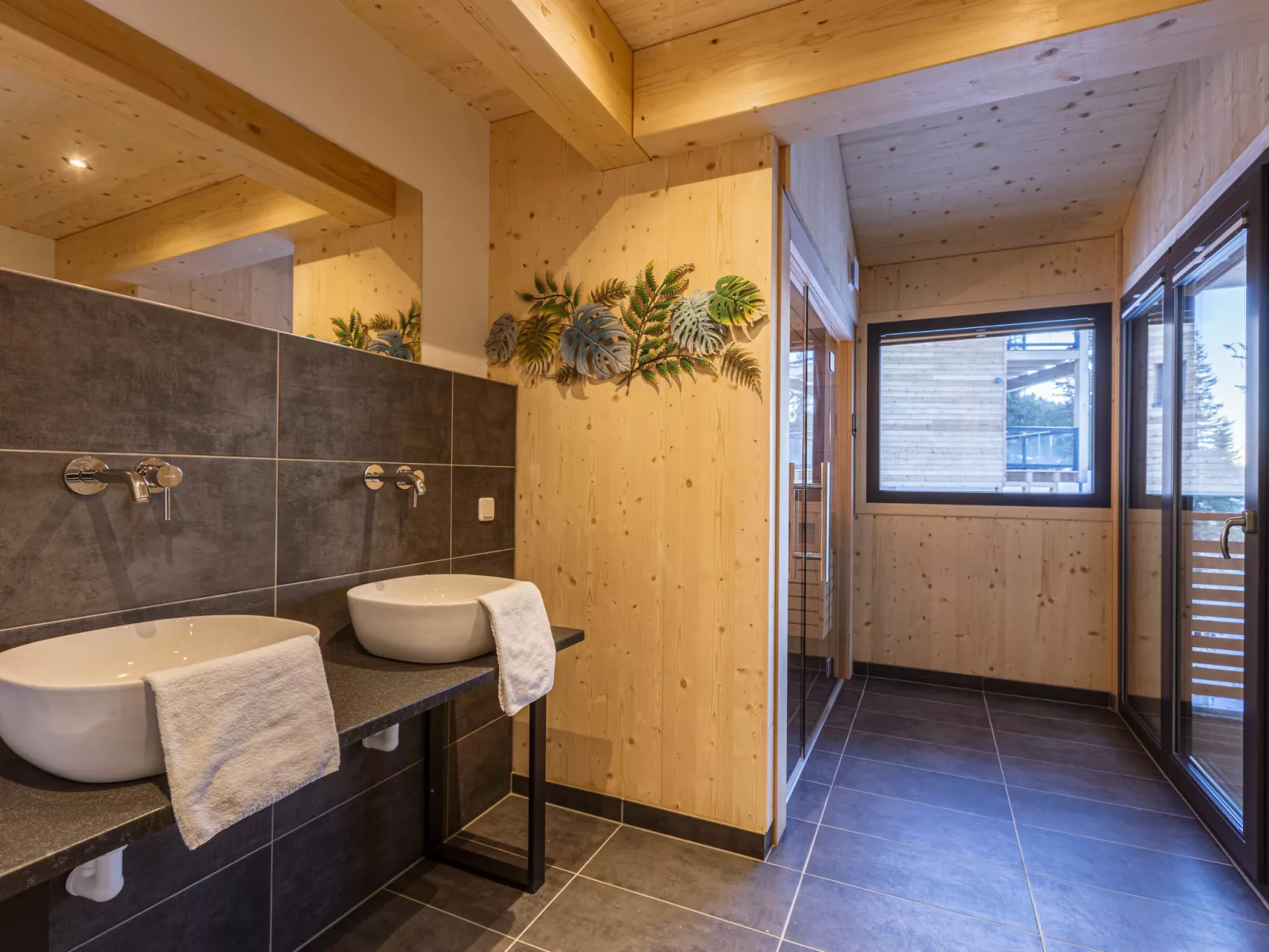 Superior # 4 mit Sauna & Hot Tub-Inside