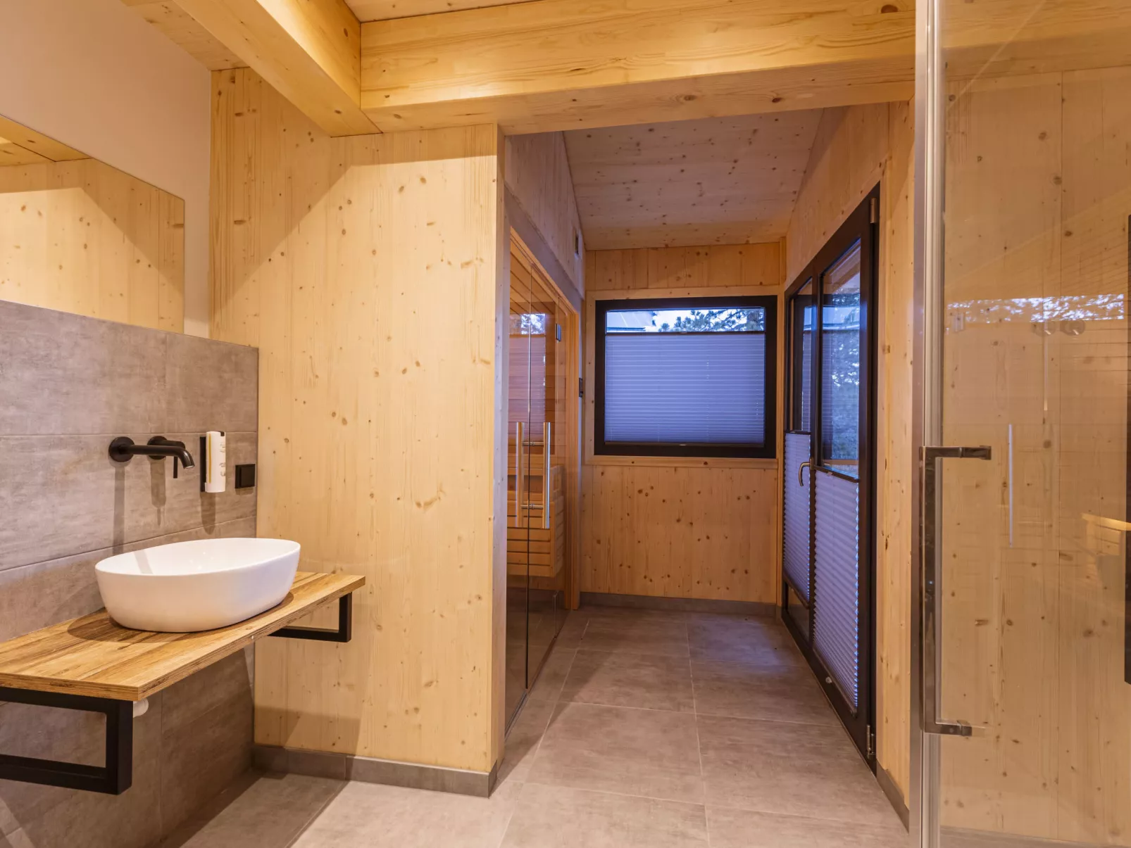 Superior # 2 mit Sauna & Hot Tub-Inside