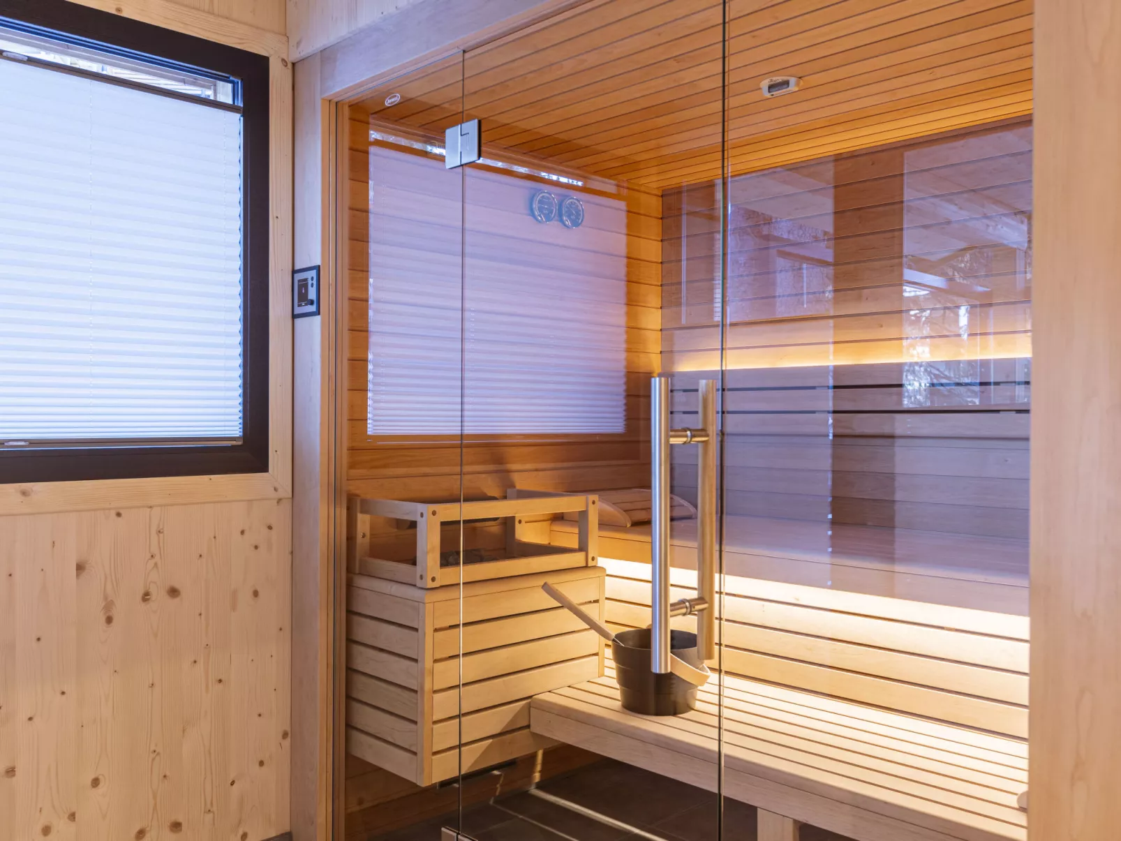 Superior # 7 mit Sauna & Hot Tub-Inside