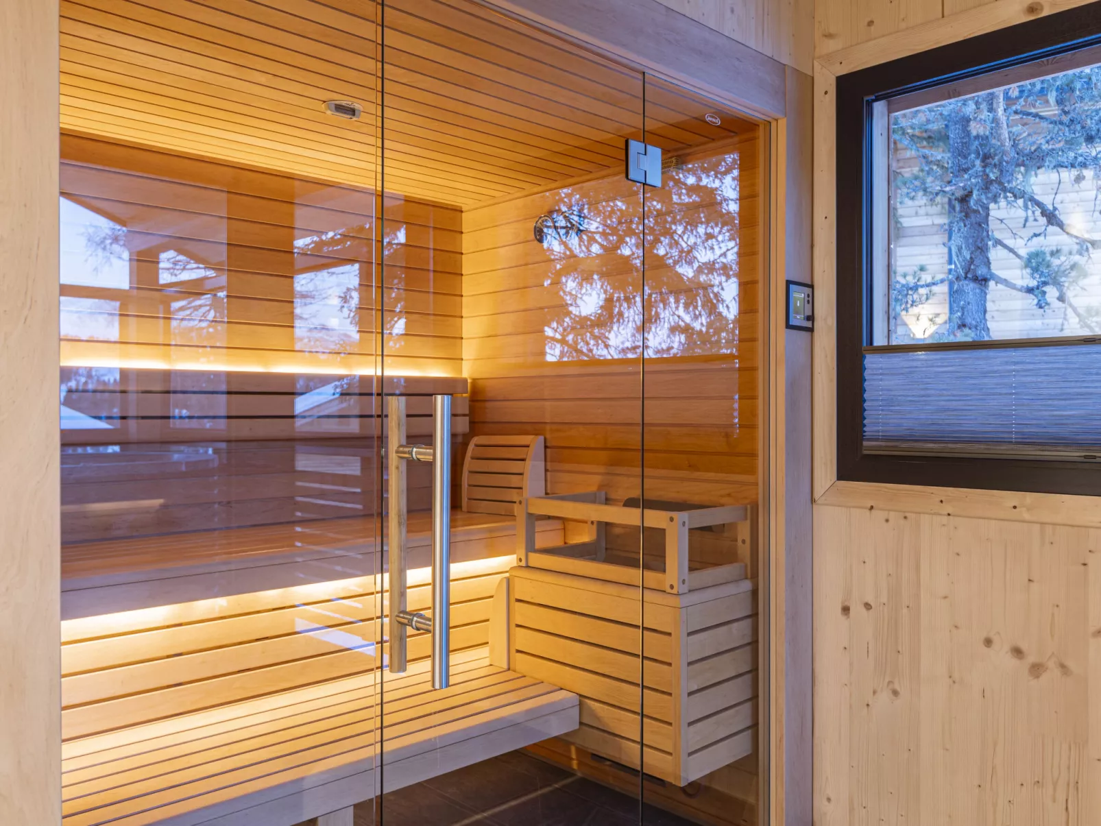 Superior # 42a mit Sauna & Hot Tub-Inside