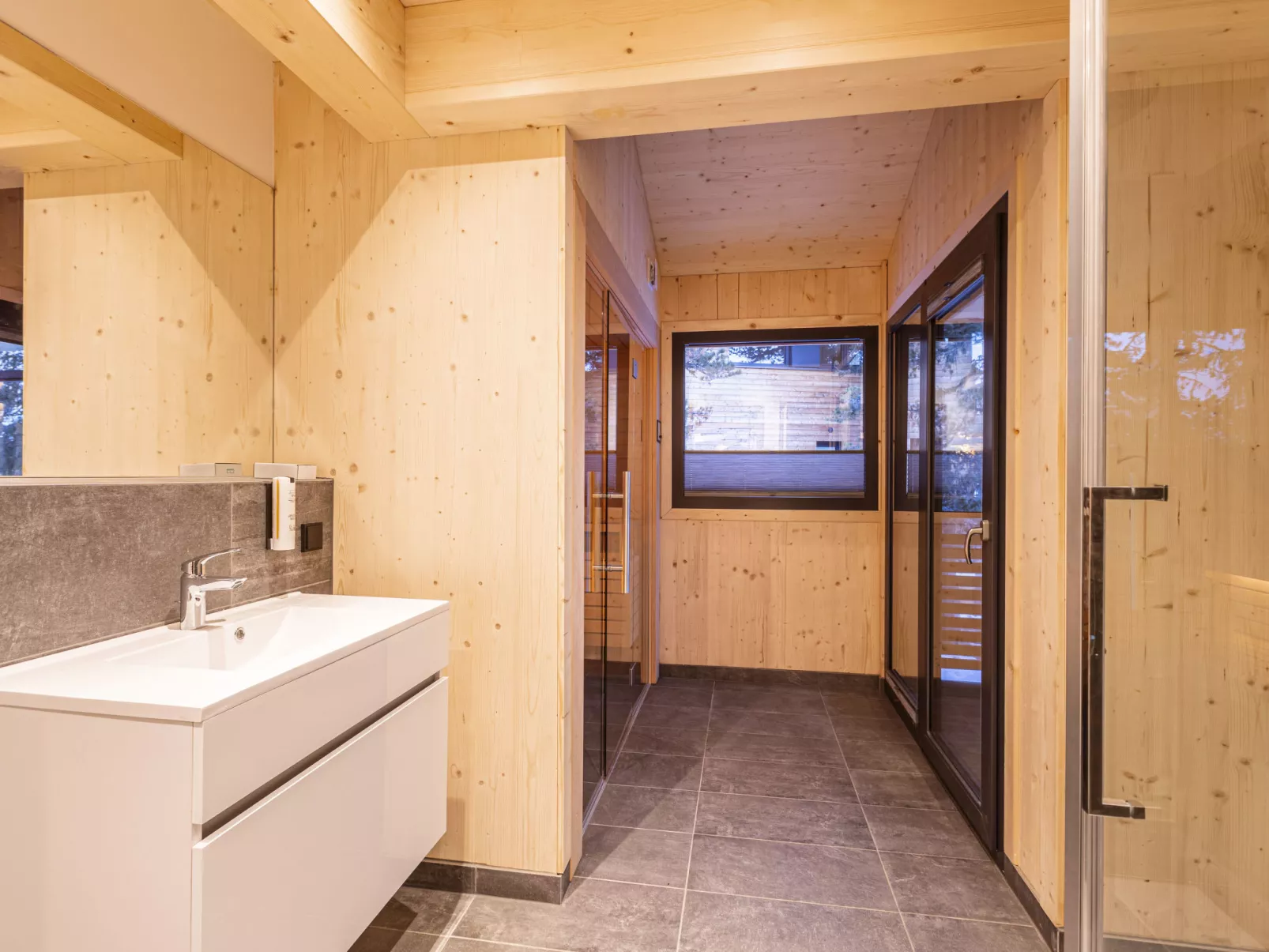 Superior # 42a mit Sauna & Hot Tub-Inside