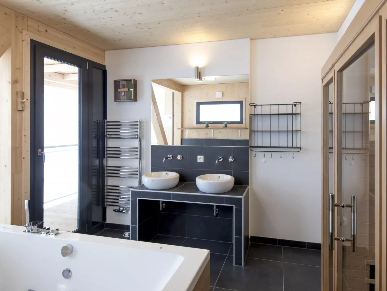 Superior #8 Sauna & Sprudelwanne innen-Drinnen