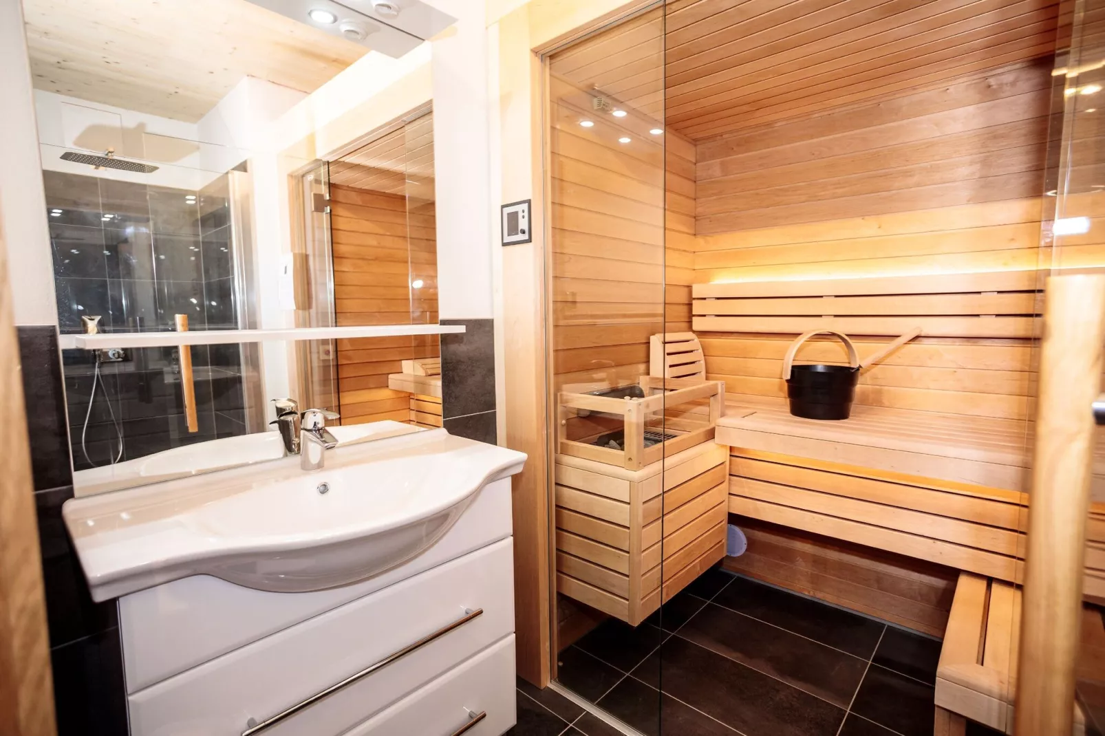 Bergresort Hauser Kaibling 1-Bathroom