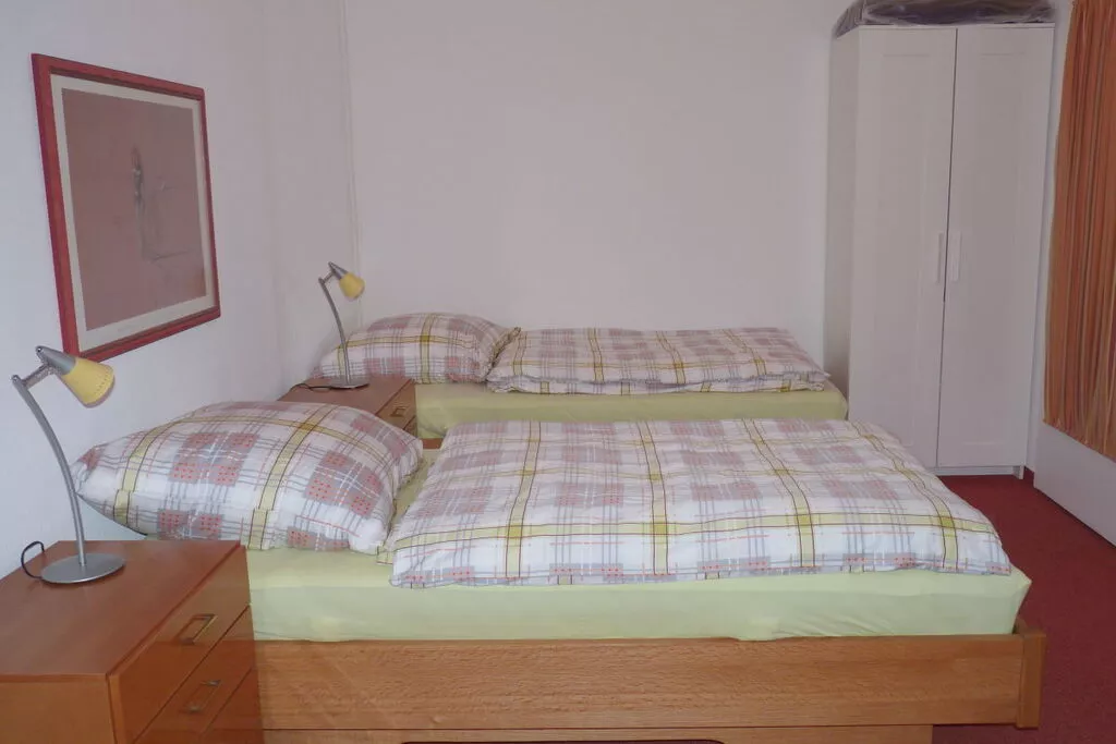 90776-Bedroom