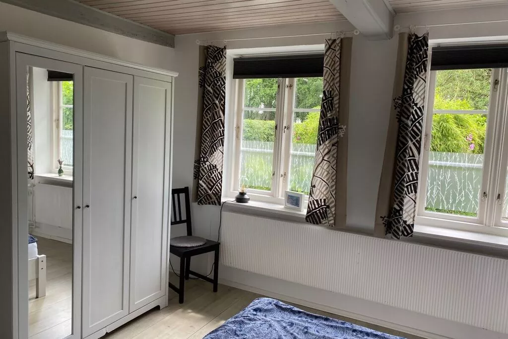 136338-Bedroom