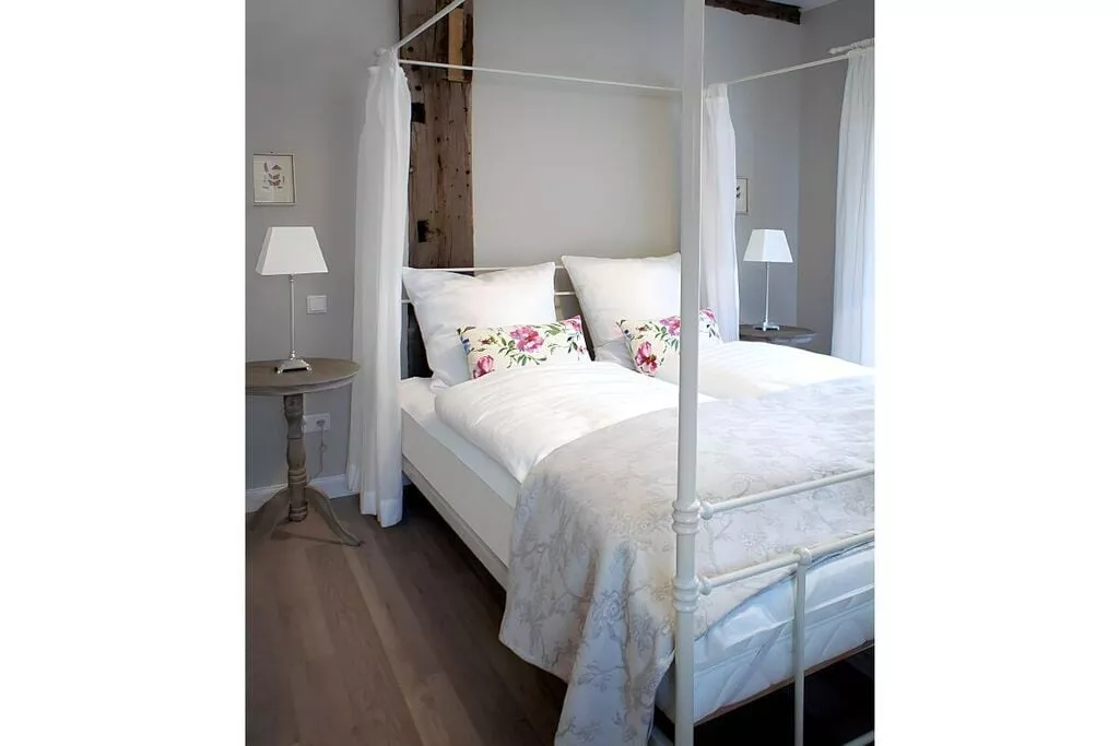 54435-Bedroom