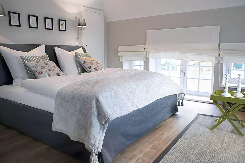 54434-Bedroom