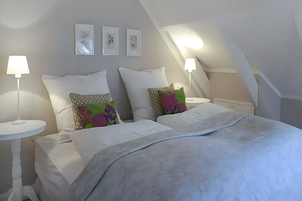 54434-Bedroom