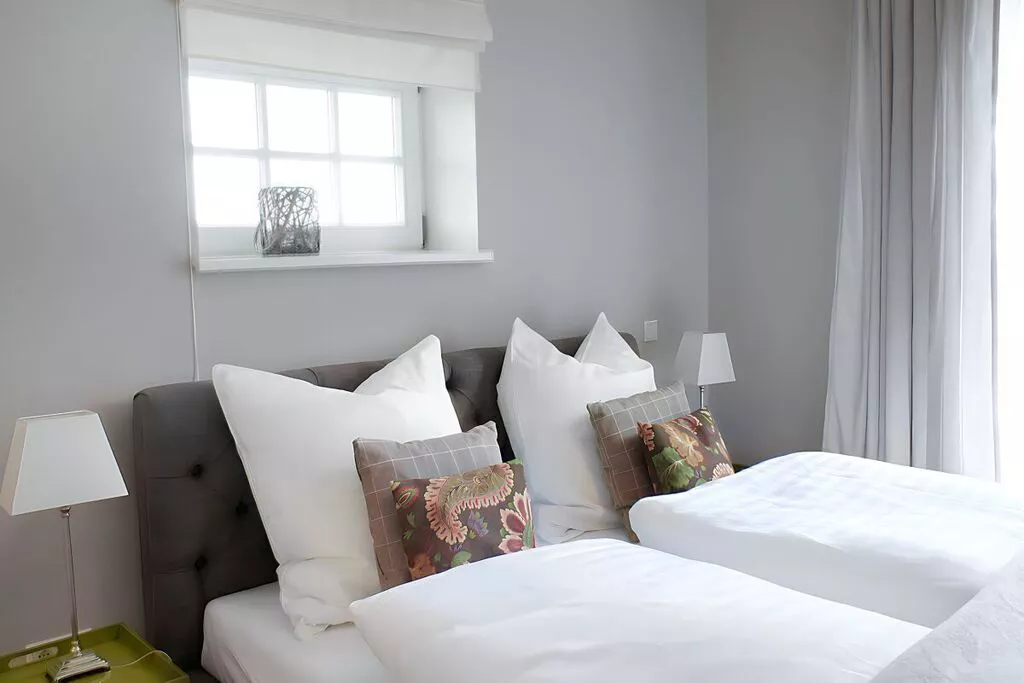 54434-Bedroom