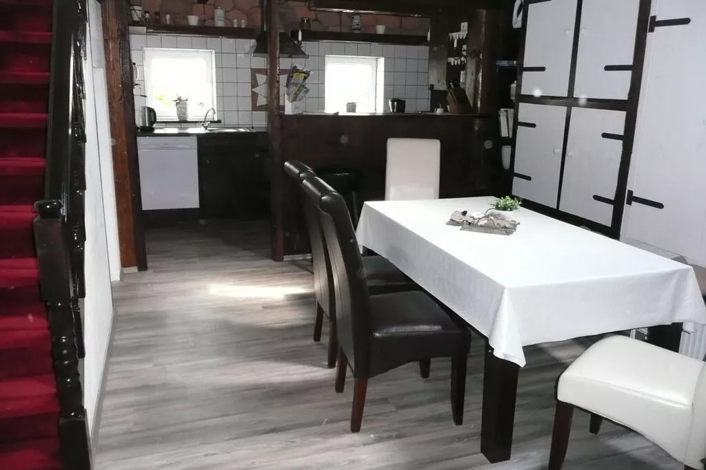 111942-Esszimmer