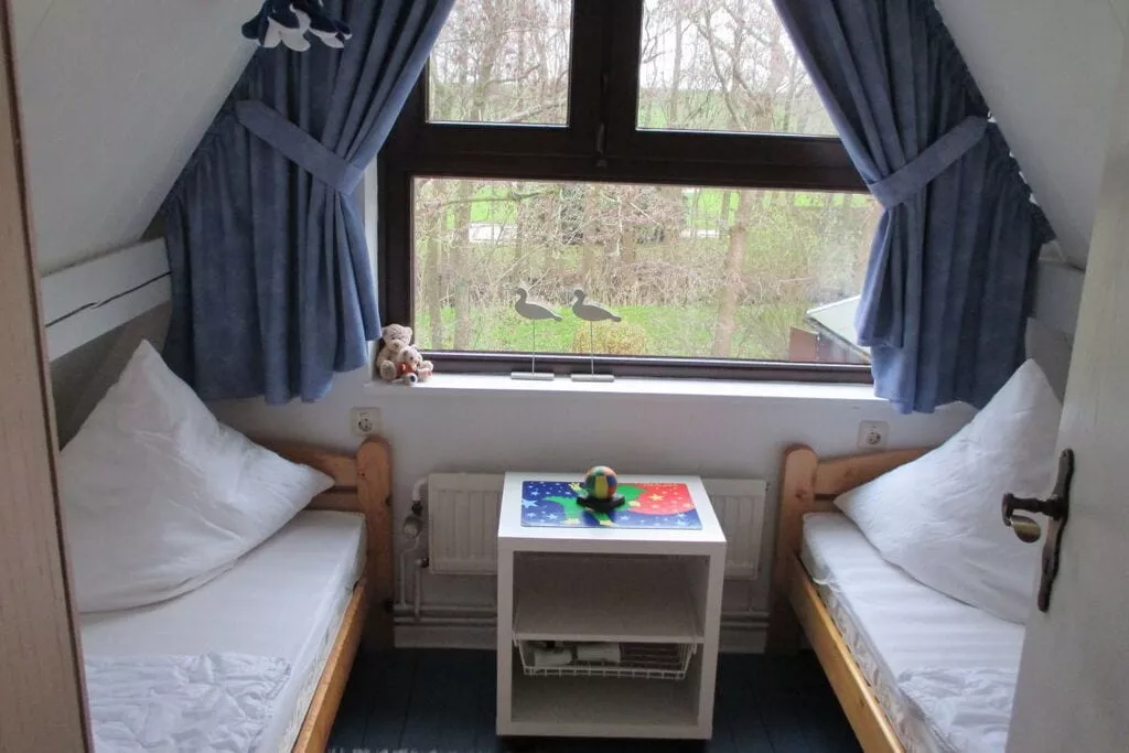 94417-Bedroom