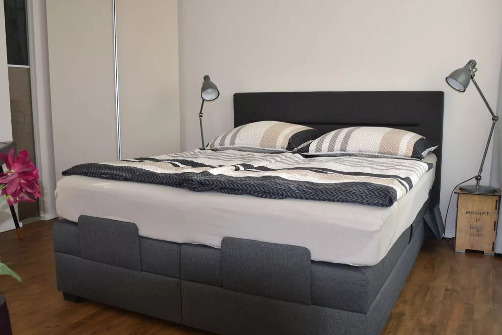 121095-Bedroom
