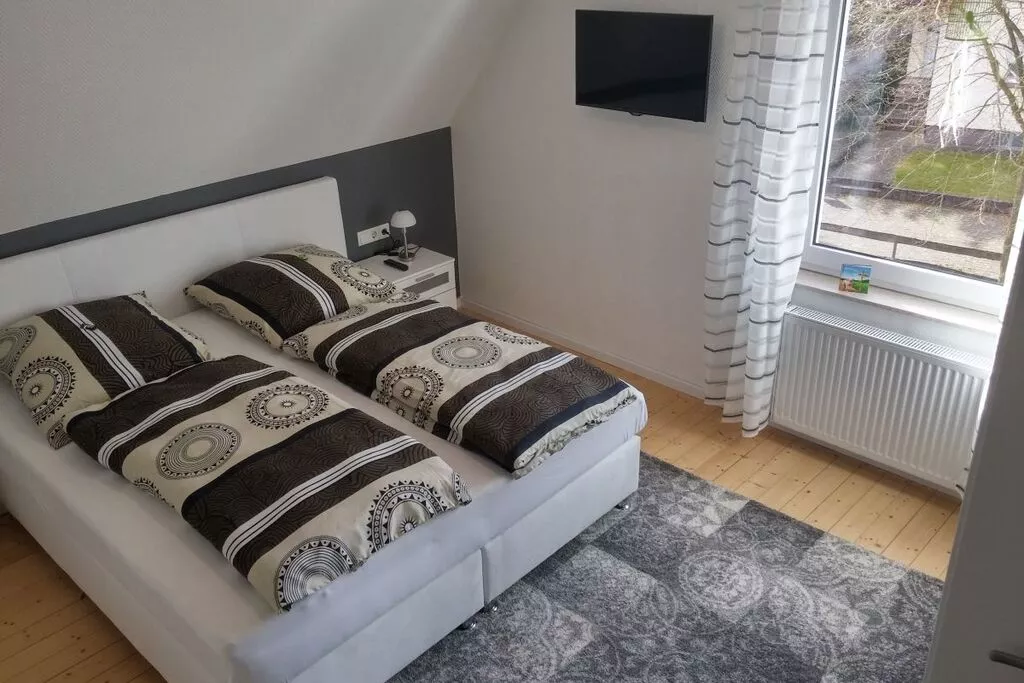 137382-Bedroom