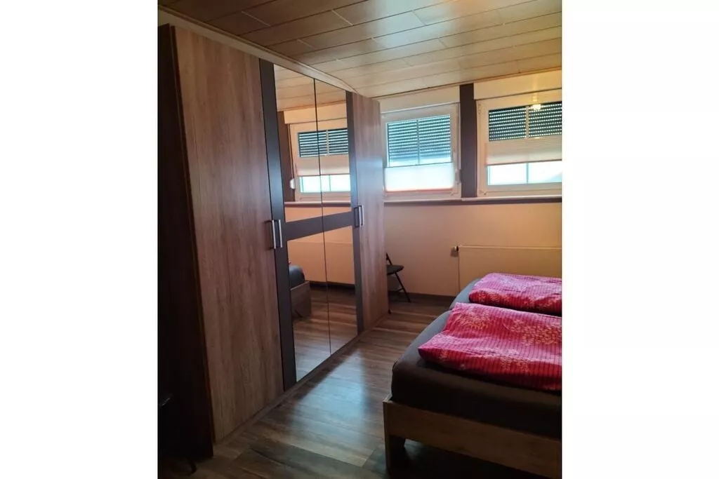 77244-Bedroom