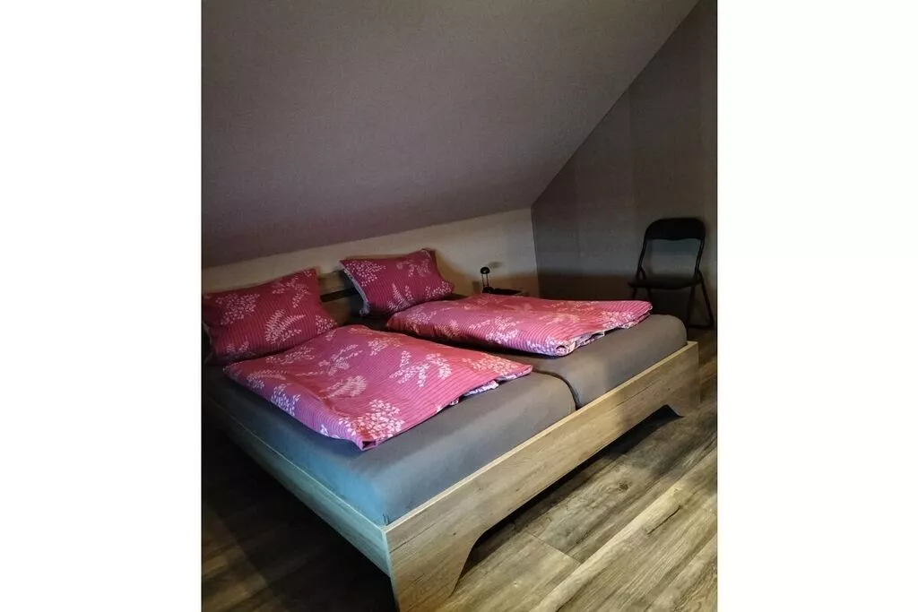 77244-Bedroom