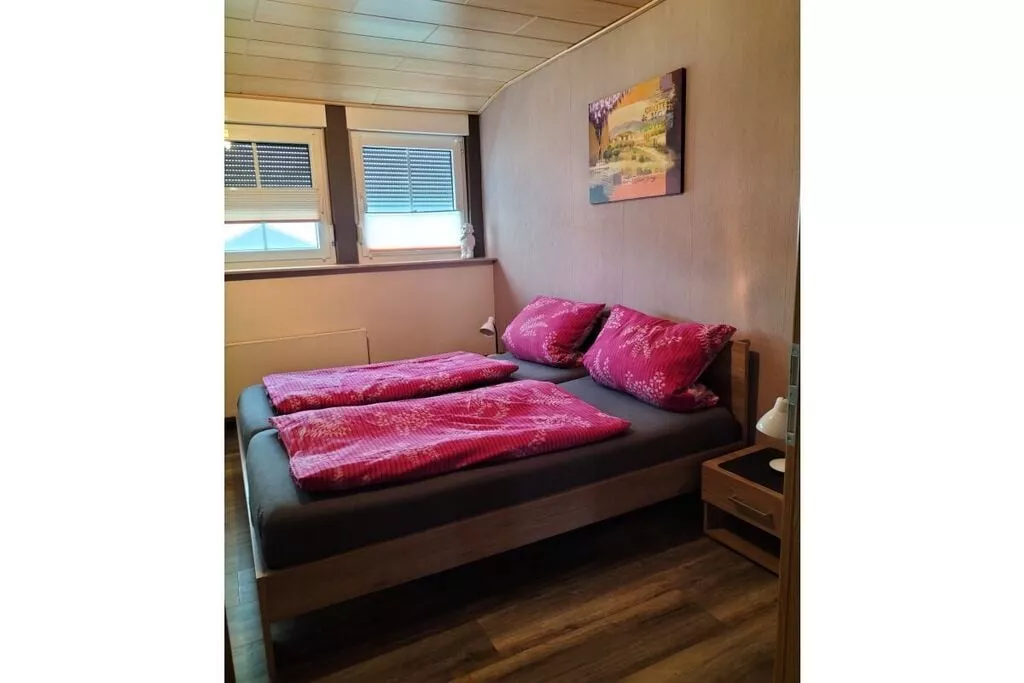 77244-Bedroom