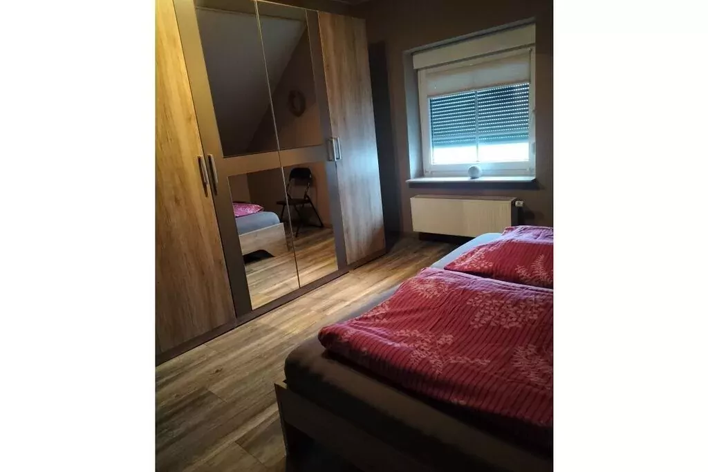 77244-Bedroom