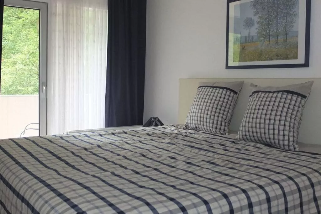 84015-Bedroom