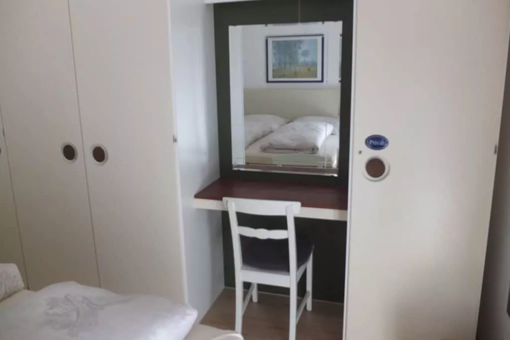 84015-Bedroom