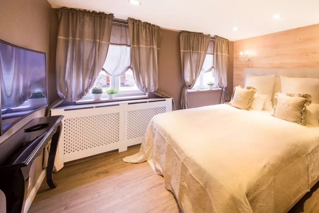 142943-Bedroom