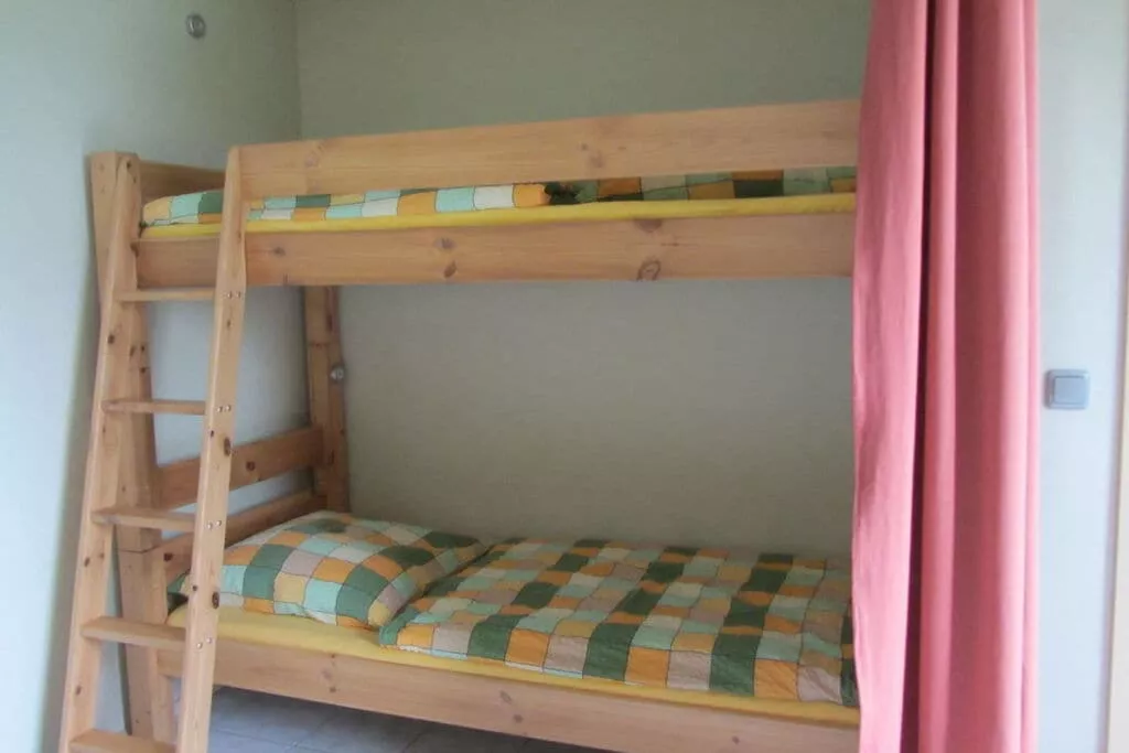 140740-Bedroom