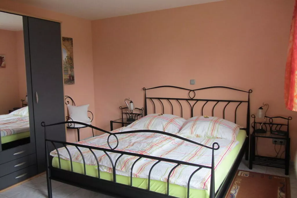 140740-Bedroom