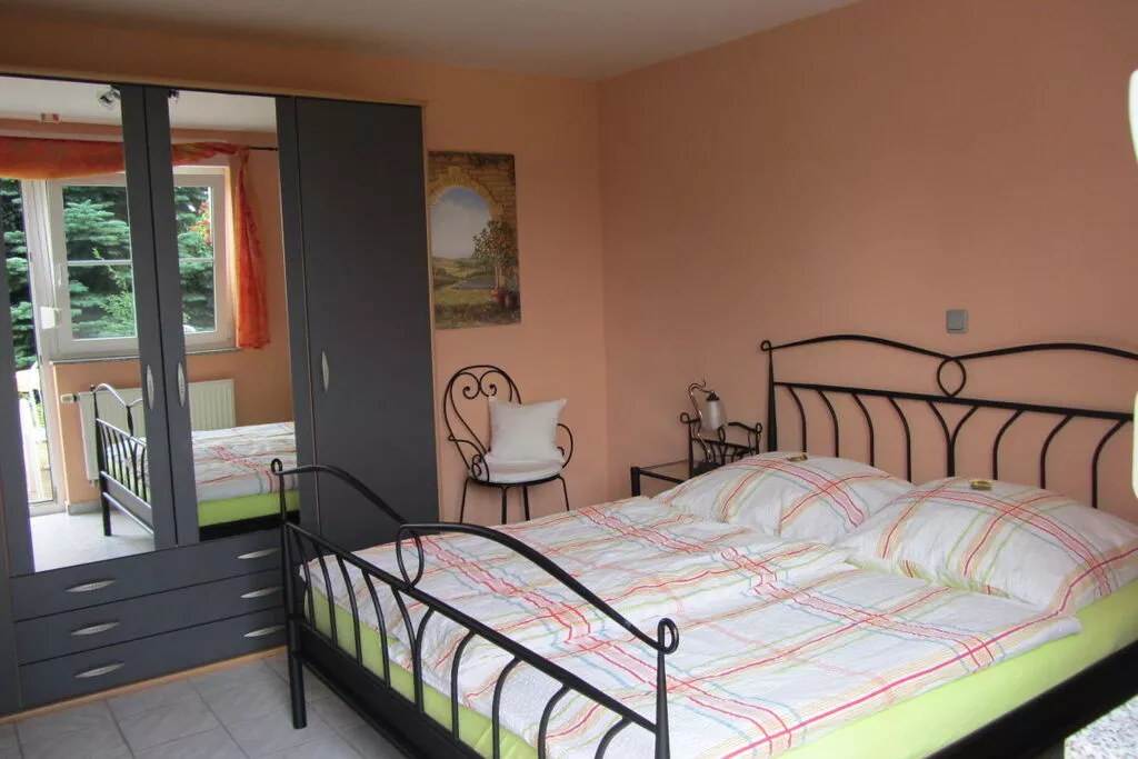 140740-Bedroom