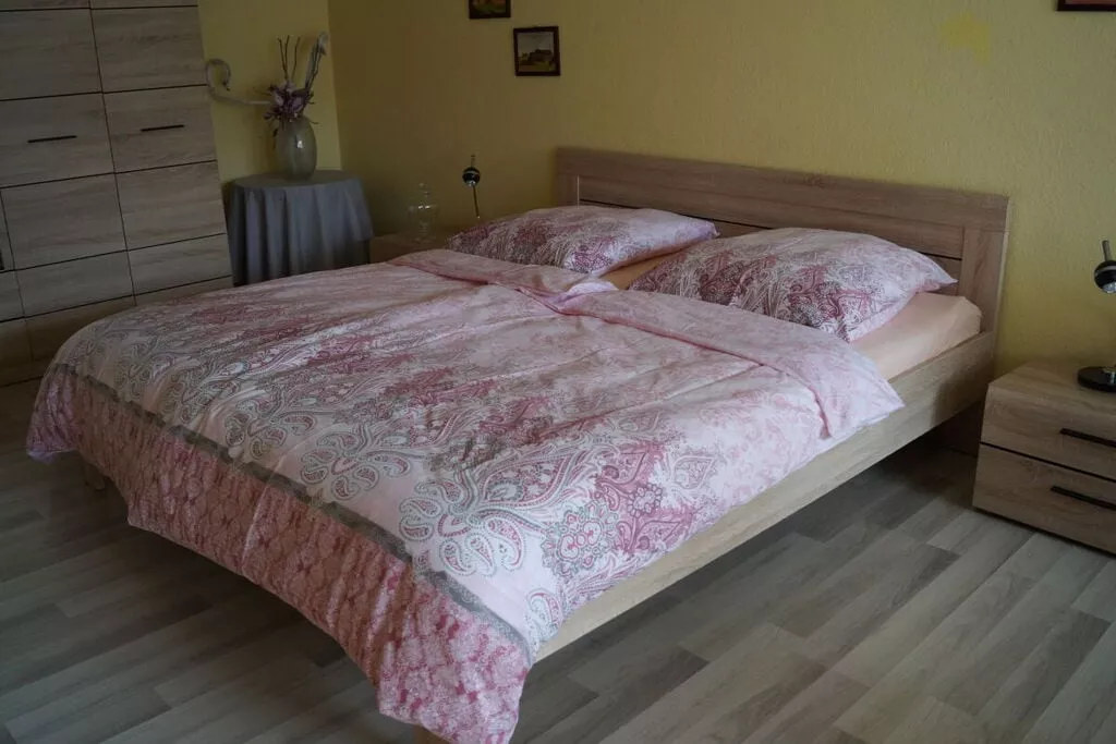 68062-Bedroom
