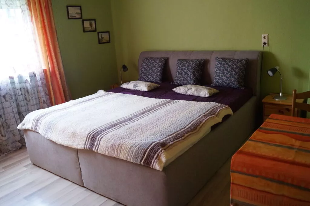 68062-Bedroom